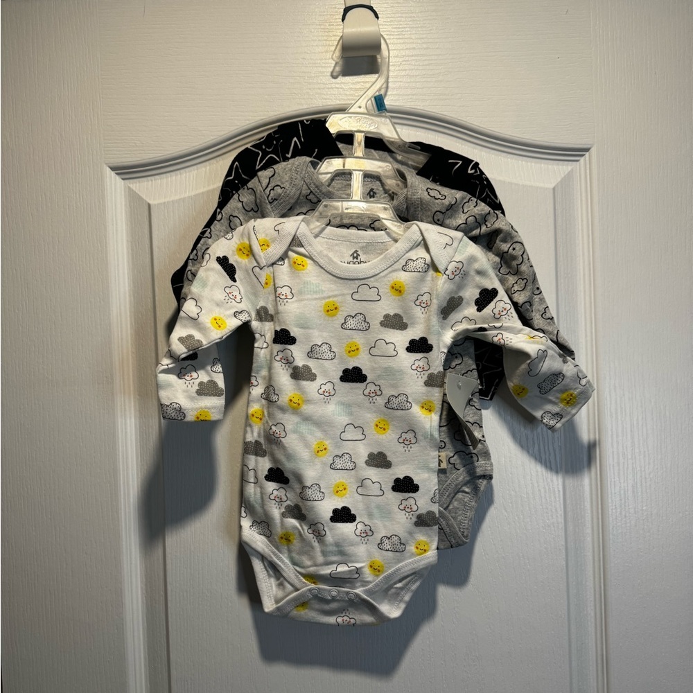 185 - Snugabye long sleeve bodysuits